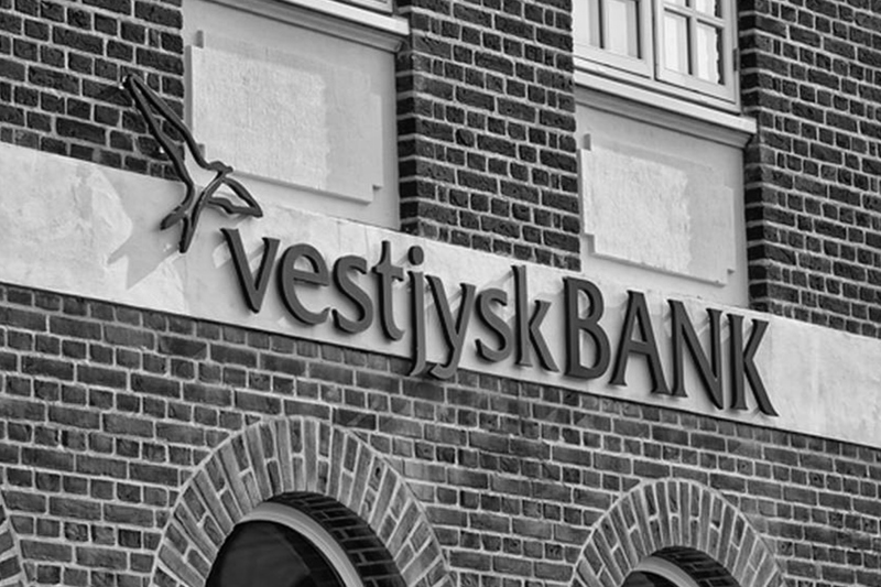 Købstædernes Forsikring er ny fast samarbejdspartner for Vestjysk Bank, der ønsker at udvide sin produktportefølje til erhvervskunder, så den også tæller forsikringsrådgivning.